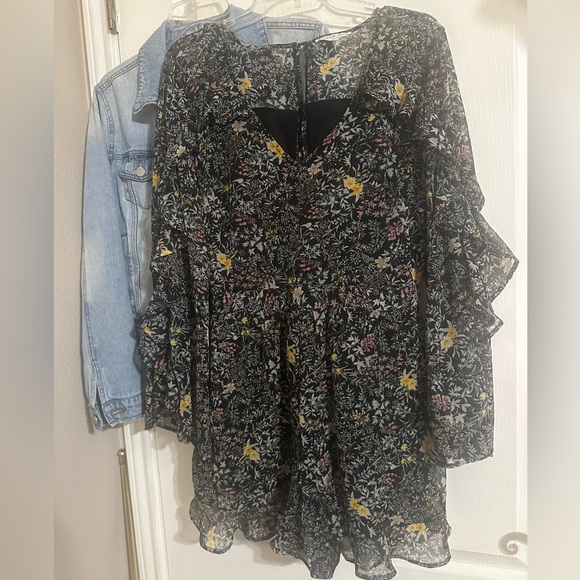 American Eagle Outfitters Floral Ruffled Romper Jumpsuit Sz 12 - Picture 9 of 16